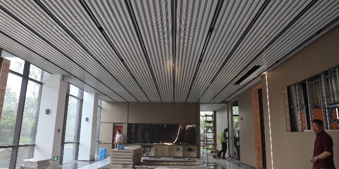 鋁單板廠家教你4個(gè)方法挑選靠譜氟碳鋁單板