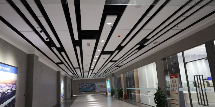 24年雕花鋁單板生產(chǎn)廠家告訴你為什么雕花鋁單板價(jià)格要貴許多