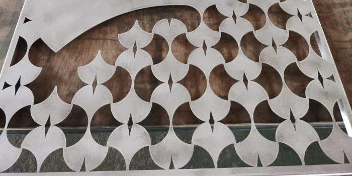 雕花鋁單板厚度一般用多少合適？鋁單板定制廠家24年的經(jīng)驗(yàn)告訴你