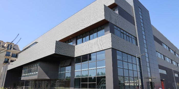 鋁單板定制廠家告訴你沖孔鋁單板的10大優勢