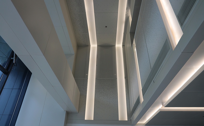 上海地產(chǎn)閔虹集團(tuán)辦公樓@漸變沖孔鋁單板